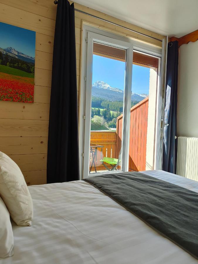 Logis Les Playes Hotel