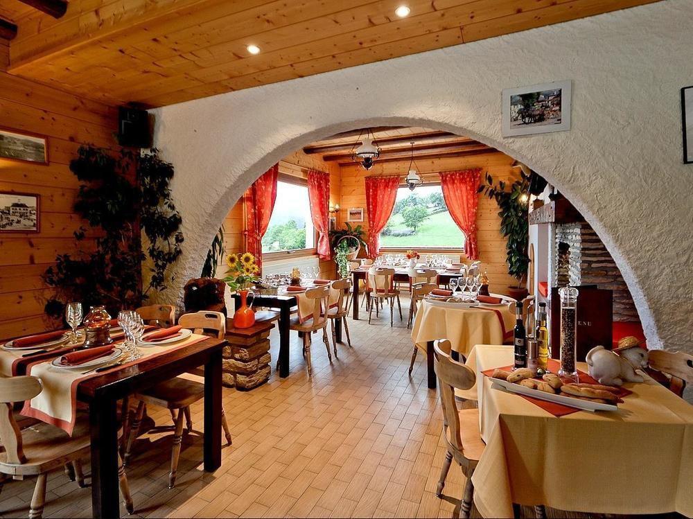 Logis Les Playes Hotel
