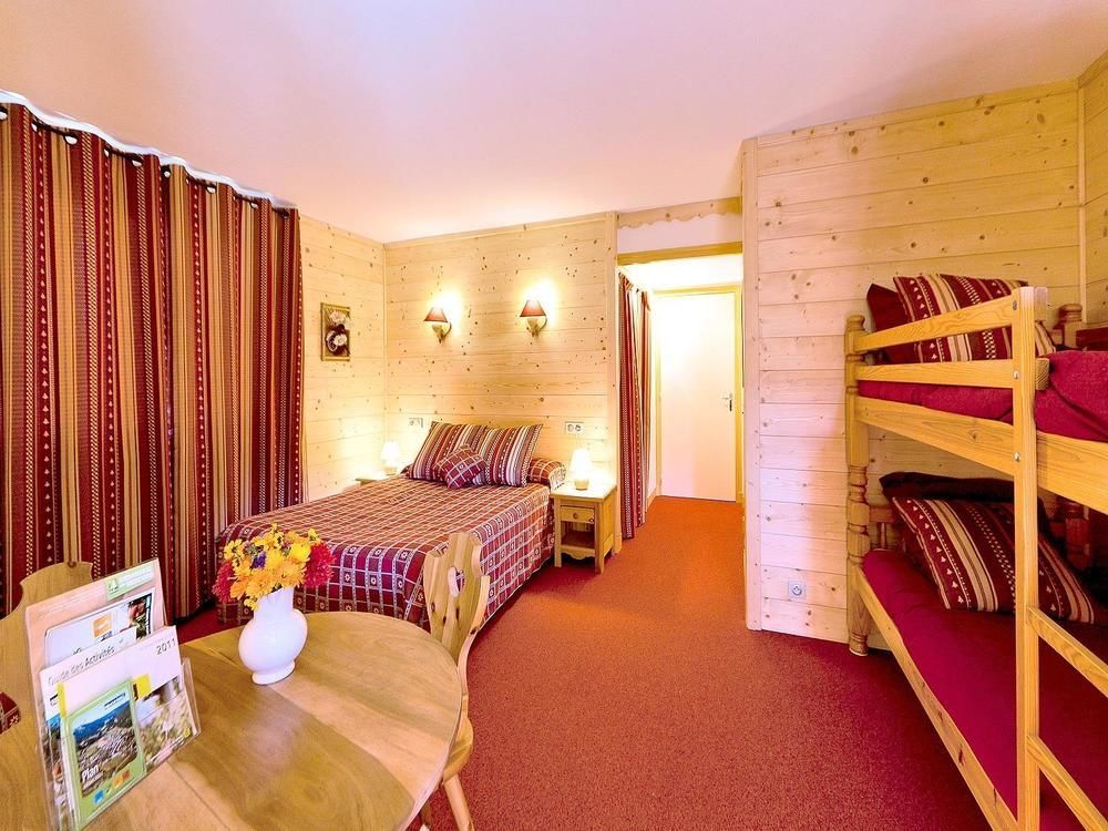 Logis Les Playes Hotel 3*